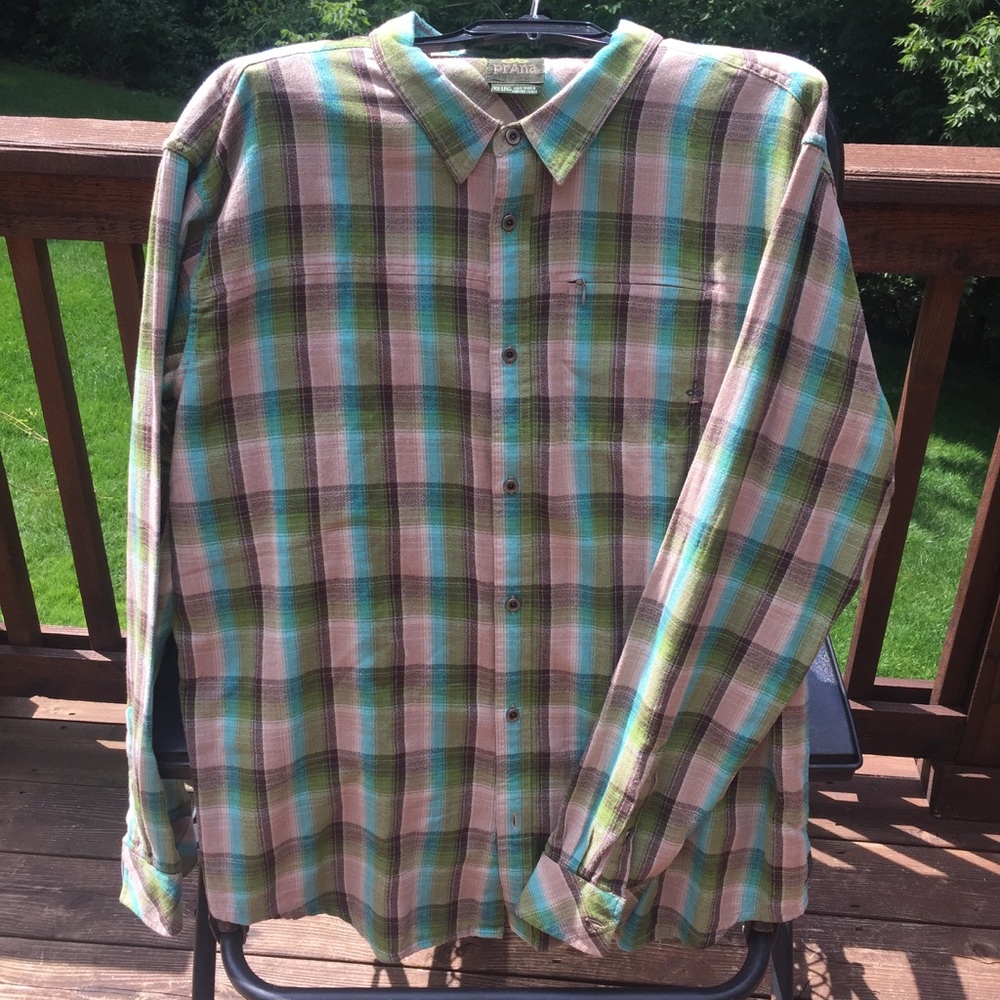 Men's long sleeved Prana shirt.