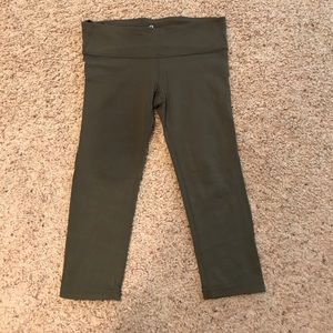 Olive green yoga crops