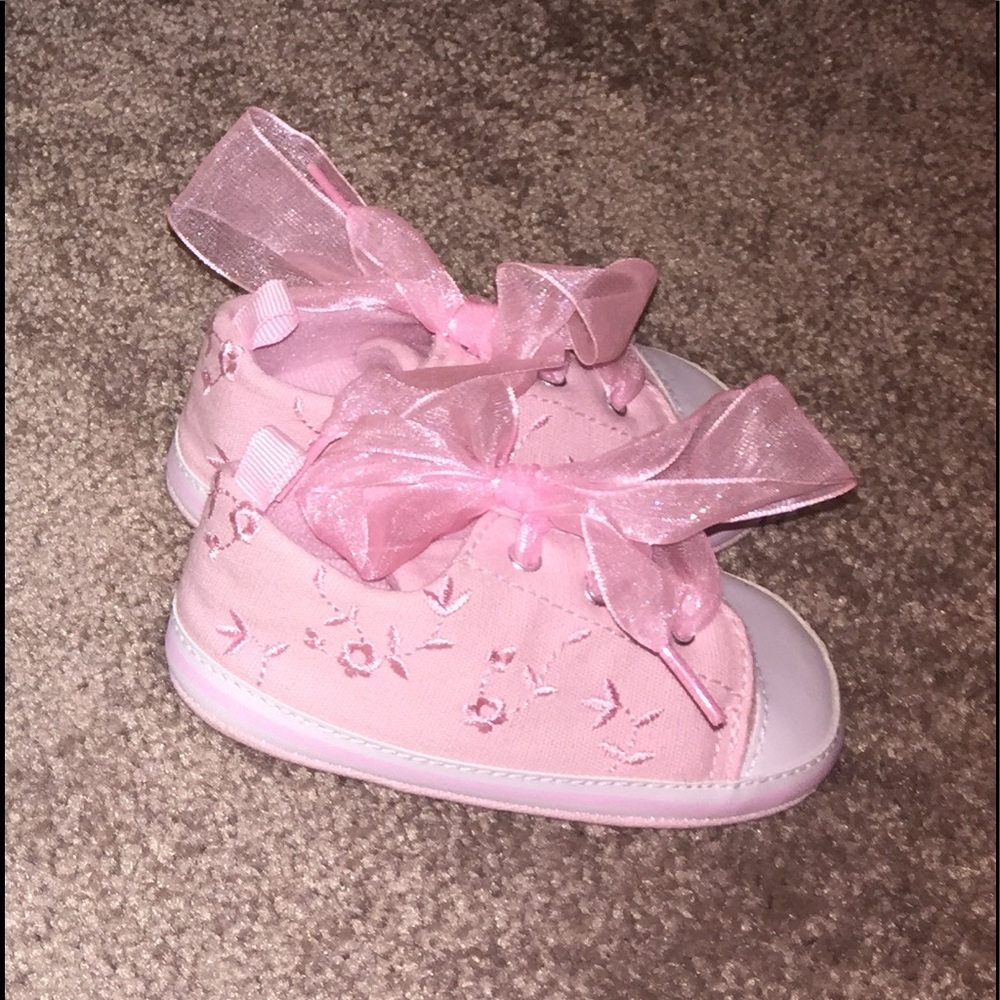 🚫SOLD🚫Pink crib shoes