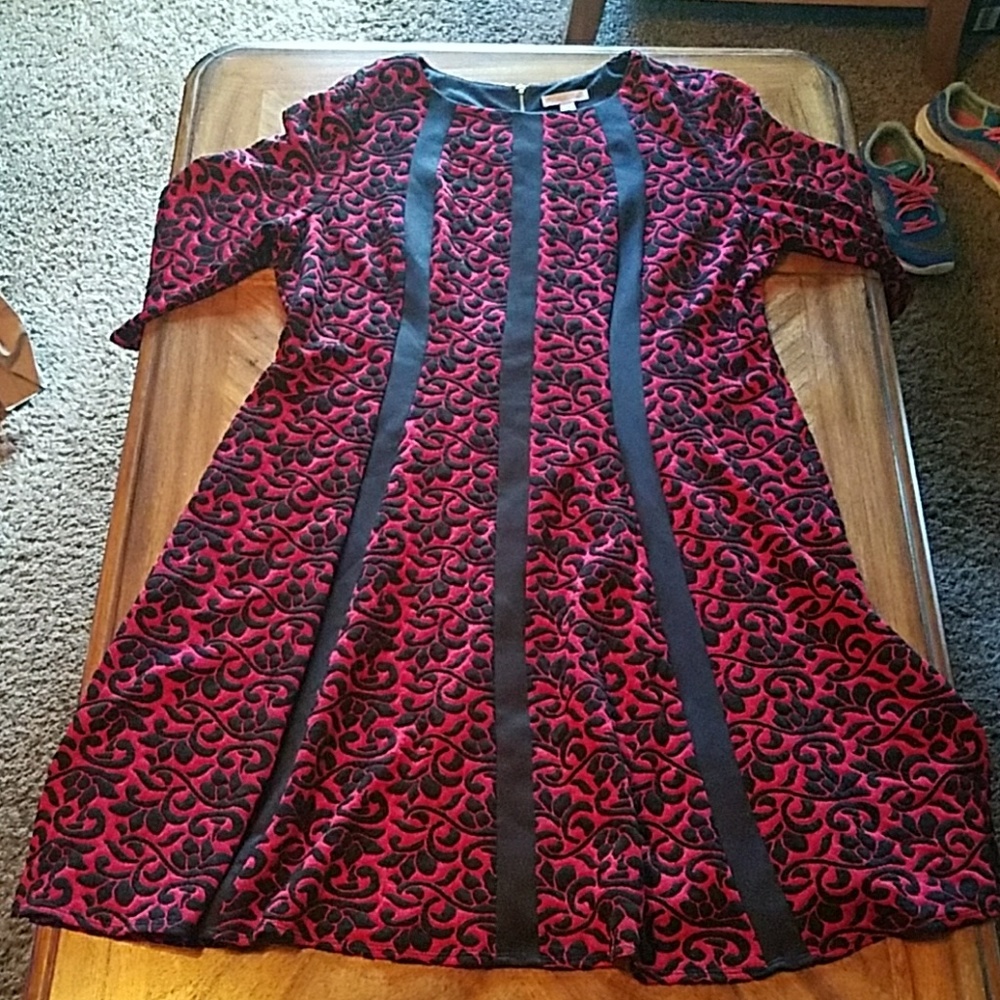 Black & red dress