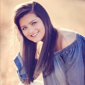 Meet your posher, Bailyn Claire