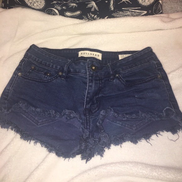 DISTRESSED CUTE SHORTS - Picture 1 of 2