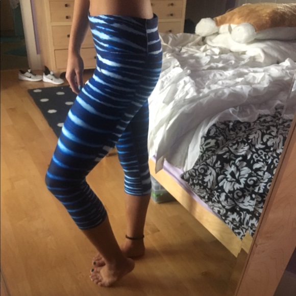 Nike blue cropped leggings - Picture 2 of 3
