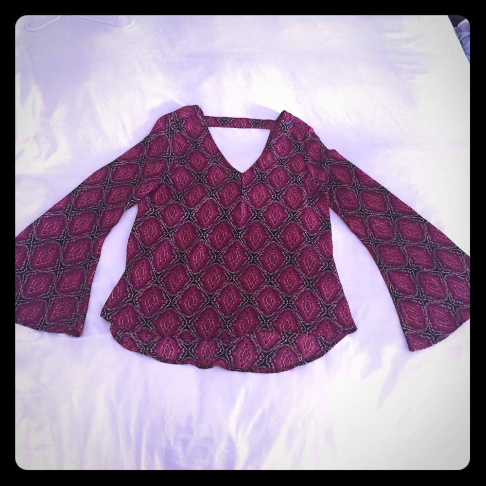 Beautiful v-neck Boutique women's dress shirt