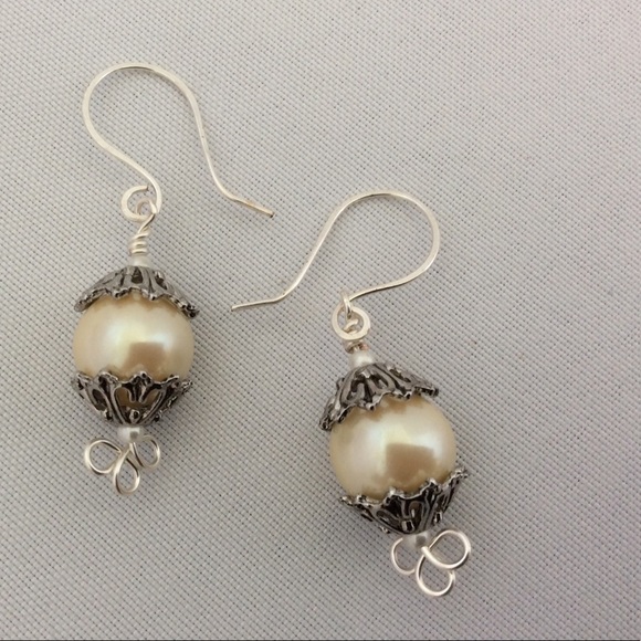 MOVED TO BOUTIQUE 💕Pearl Drop Earrings - Picture 3 of 4