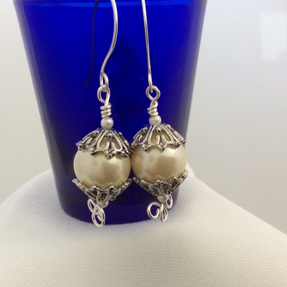 MOVED TO BOUTIQUE 💕Pearl Drop Earrings - Picture 4 of 4