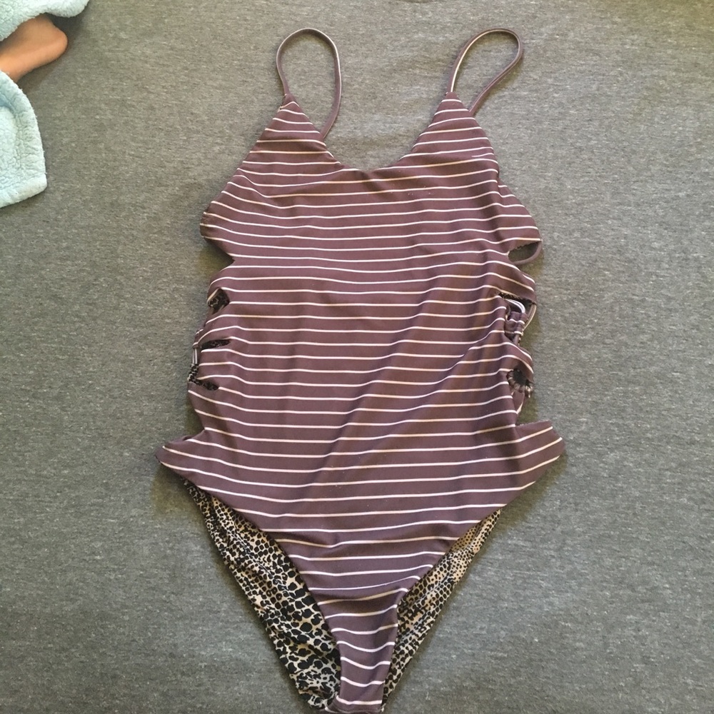 ❌SOLD❌Acacia one piece