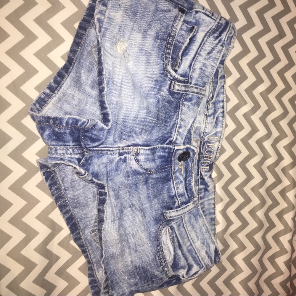 Decree acid wash jean shorts