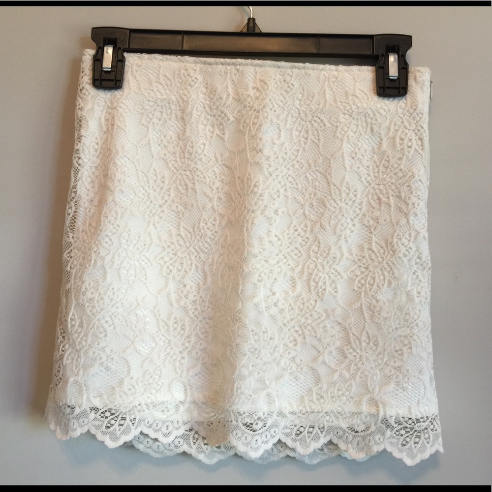 ⭐️⭐️SOLD⭐️⭐️Zara lace skirt