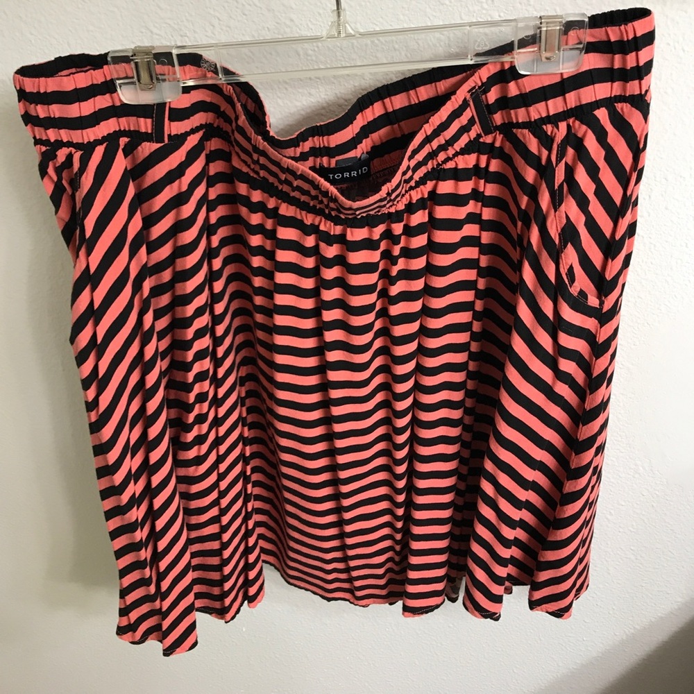 Fun coral and black striped skirt