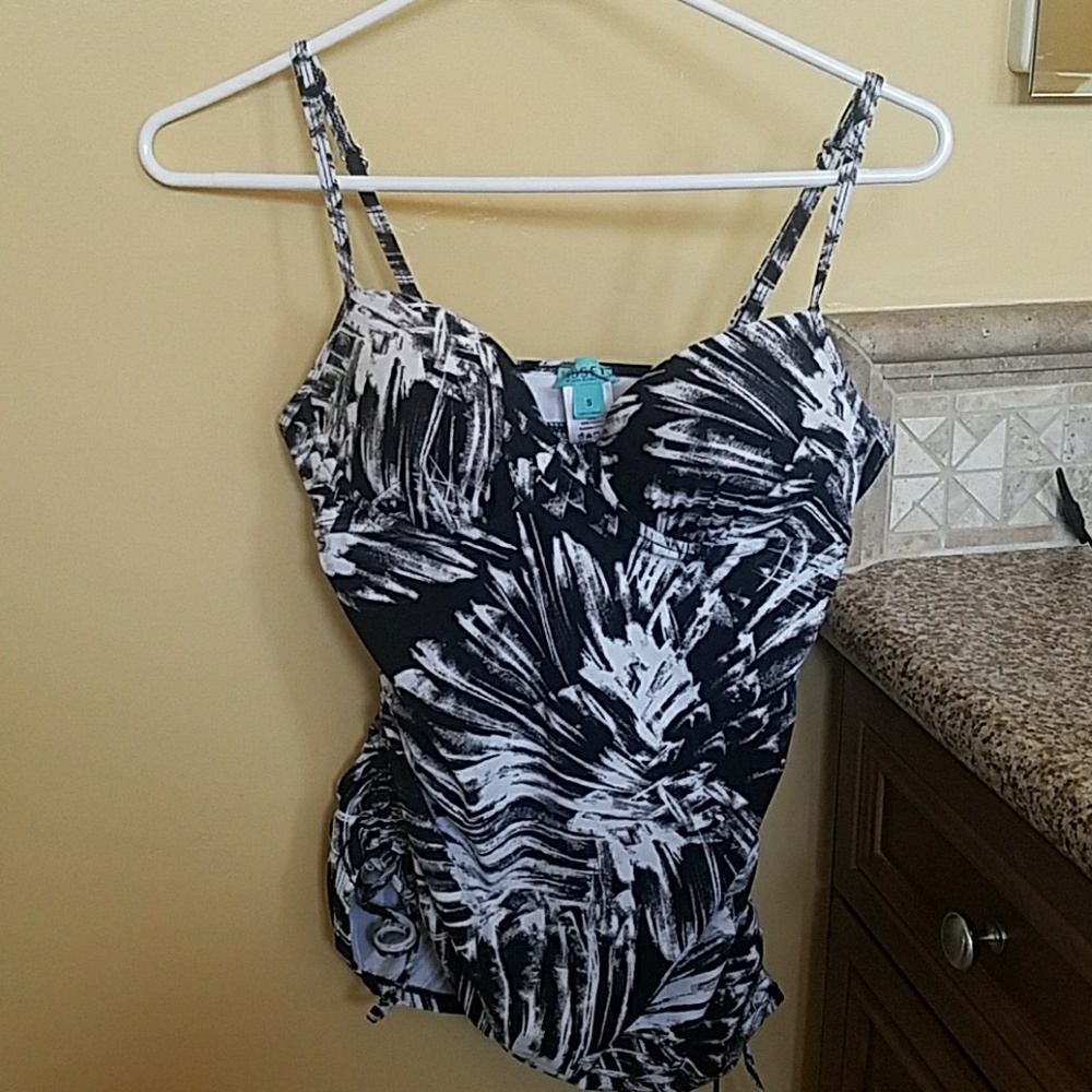 Women's swimsuit top. Sara Blakely, Spanx