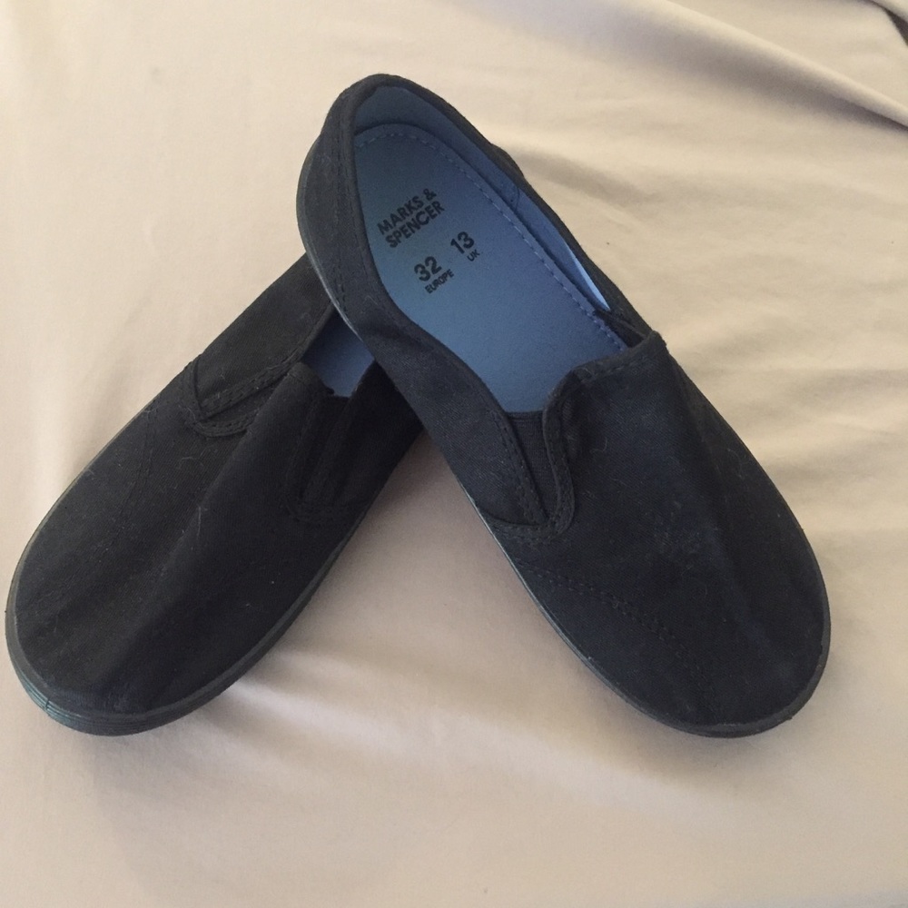 ❌SOLD❌ Marks & Spencer black plimsolls size UK 13