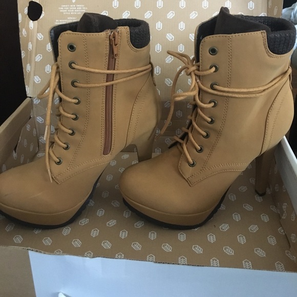 NEW booties - Picture 2 of 6