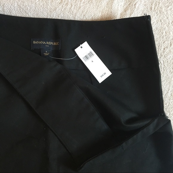 NWT. Banana Republic Factory black skirt - Picture 3 of 4