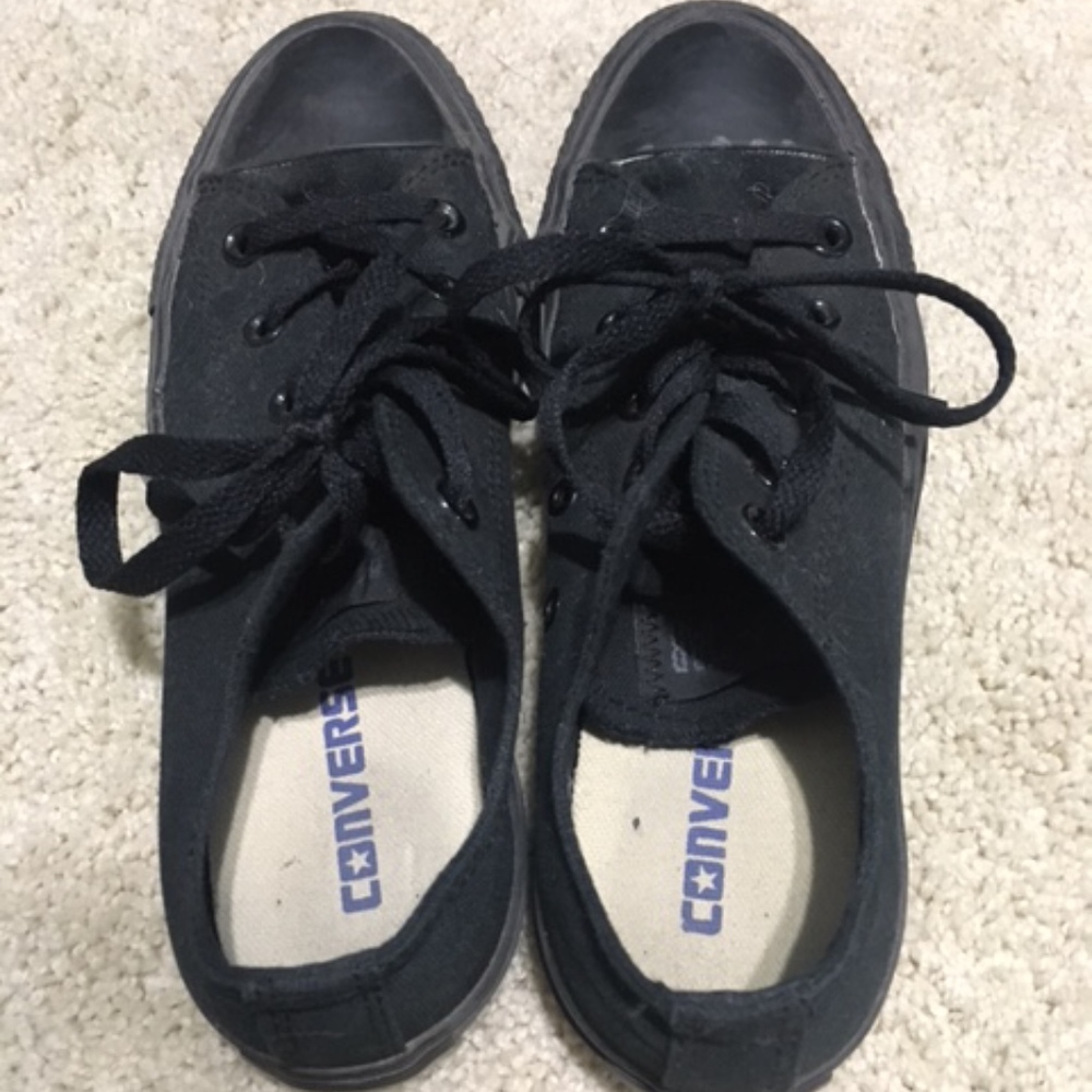 black converse shoes