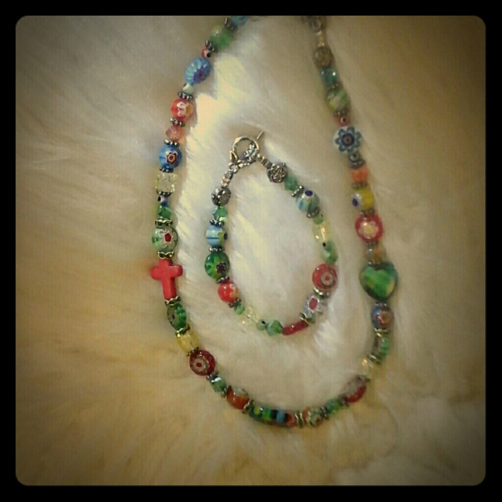 Girls multi color bead necklace and bracelet set!