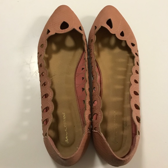 Cute cutout flats - Picture 1 of 3