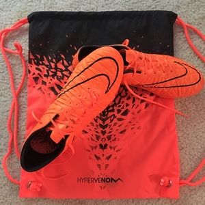 NWOT. Nike Hypervenom 8.5 Men Soccer Cleats
