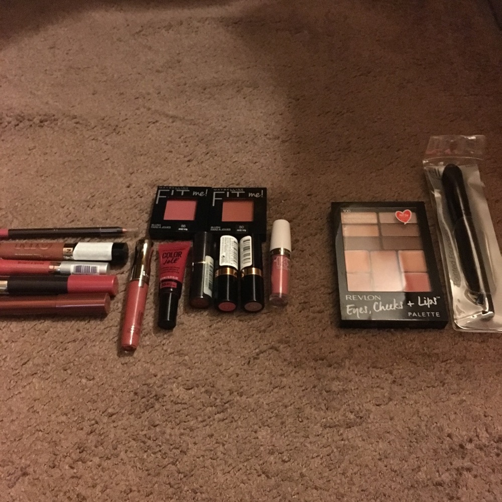 Makeup BUNDLE💄 - Picture 4 of 7