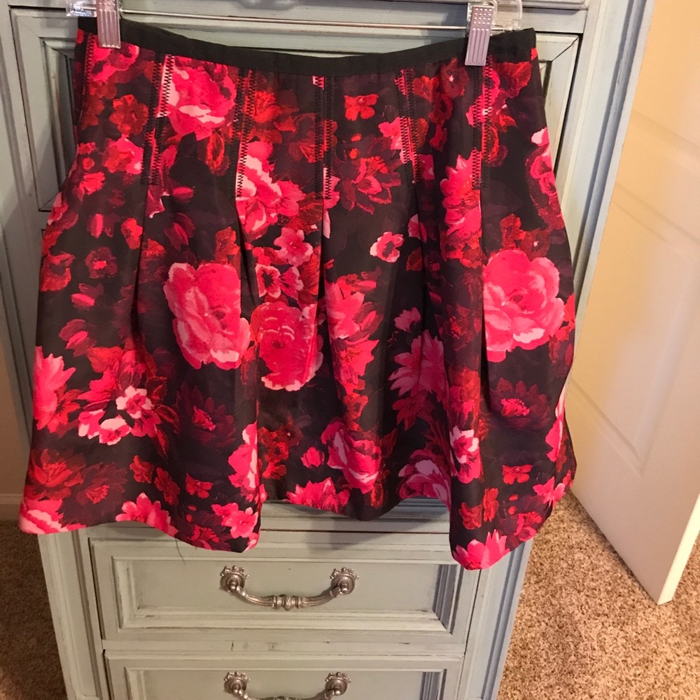 Gap Size 6 Pink, Red and Black A-Line Skirt