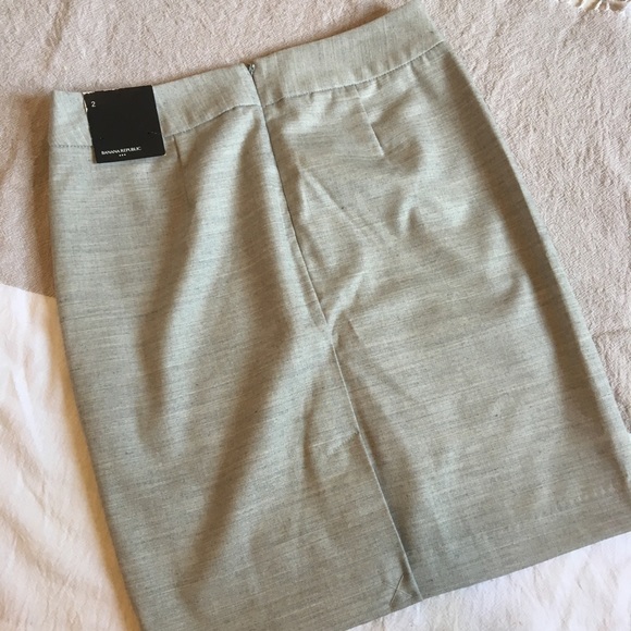Banana Republic Factory heather grey lined skirt - Picture 2 of 5