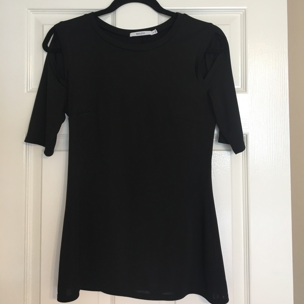 Bailey 44 / black cut out top