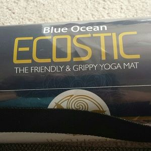 Non-slip yoga mat, strap, bag