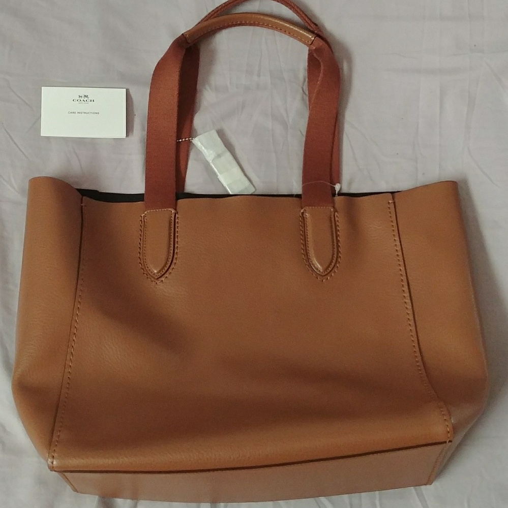 Coach Darby tote in blonde tan