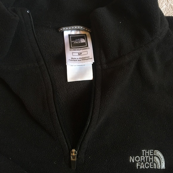 North Face long sleeved black pullover - Picture 2 of 4