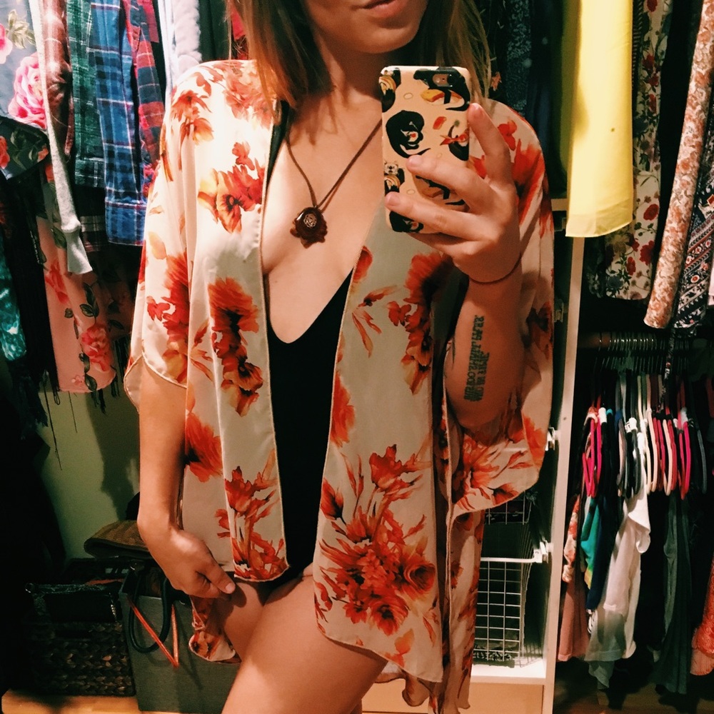 Going to Goodwill 7/10! Foral kimono 🌺