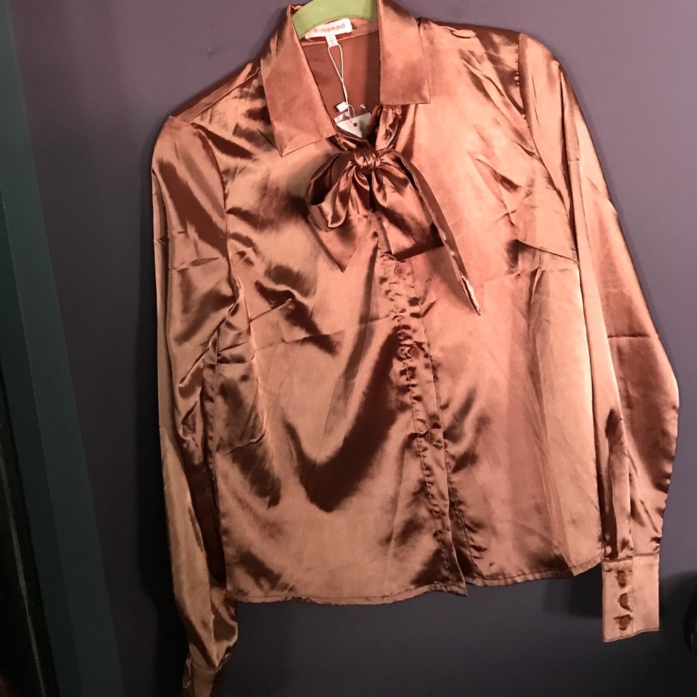 🔴DONATING SOON!! Rose gold bow blouse