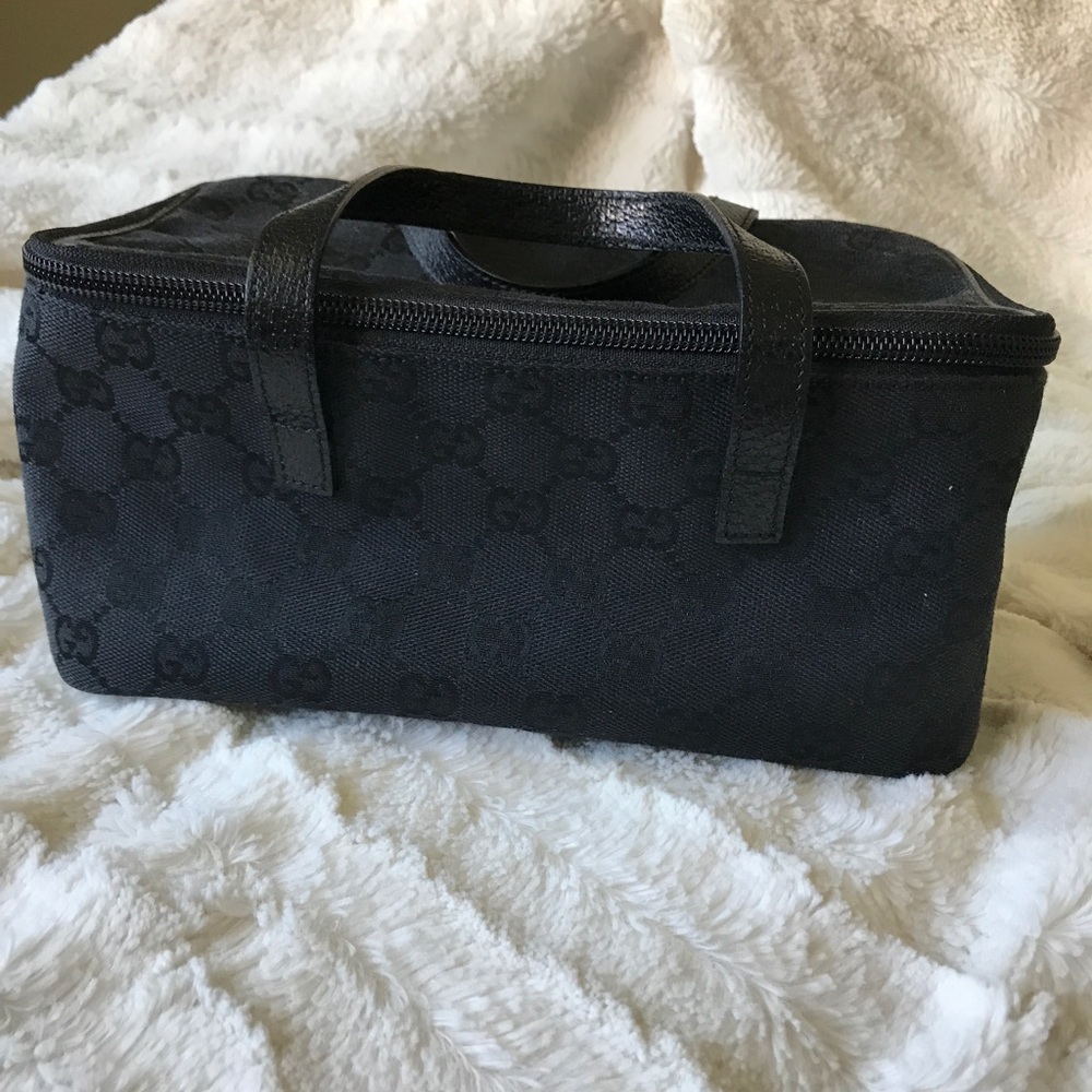 💯 authentic Gucci toiletry bag