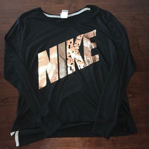 NWOT•Nike long sleeve has been worn once