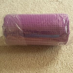 Non-slip yoga towel