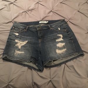 Torrid size 18 distressed shorts