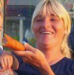 Meet your Posher, Debbie