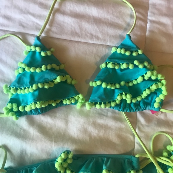 Victoria's Secret bikini - Picture 3 of 5