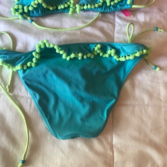 Victoria's Secret bikini - Picture 4 of 5