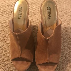 AUTHENTIC MICHAEL KORS WOMEN SUEDE WEDGES 👠