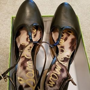 Size 10, 3 1/2 in heal T-strap pump.