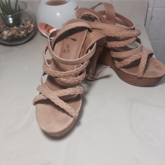 Strappy Wedges - Picture 1 of 2