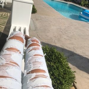 American eagle light wash ripped jeans