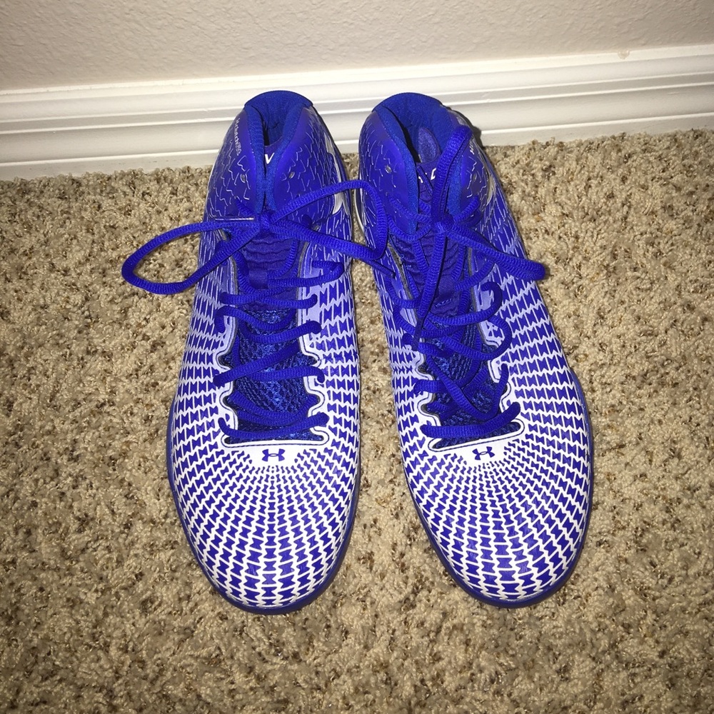 Basketball shoes