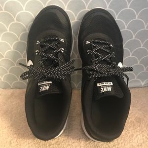 Black Nike Flex Trainer