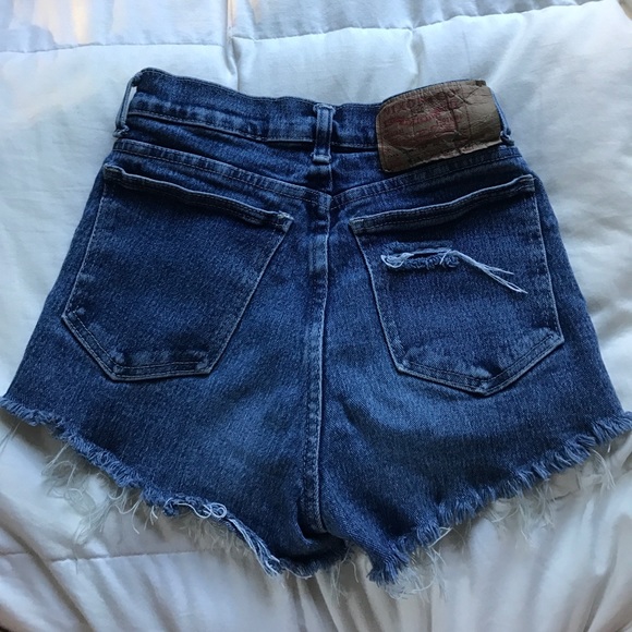 vintage distressed high waisted jean shorts - Picture 2 of 3