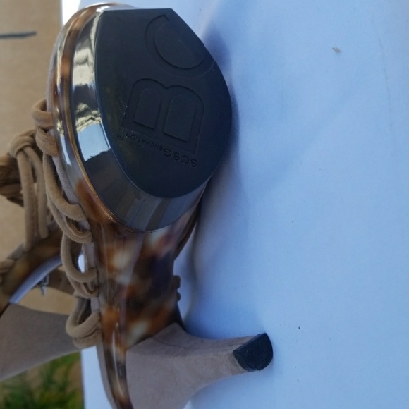 BCBGeneration - Picture 3 of 3