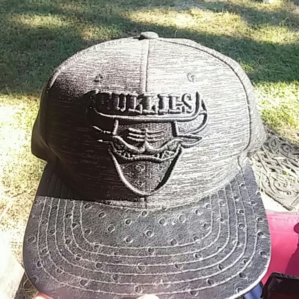 Bullies hat