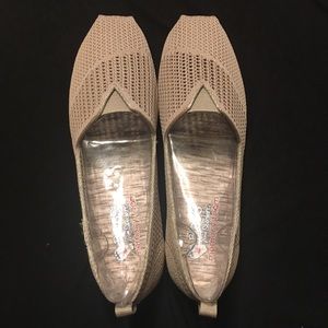 Sketchers Bobs Mesh Tan Slip-on Shoes, size 9