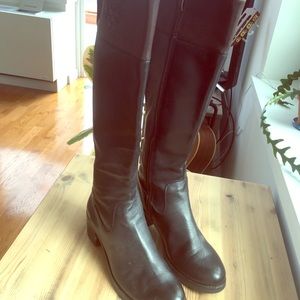 VINCE CAMUTO Black Leather Boots