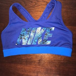 NWOT• navy/darker blue sports bra